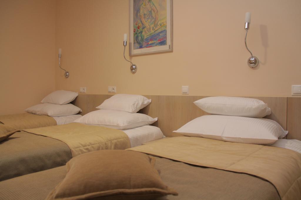 Dunav Turist Inn ซลาตีบอร์ ภายนอก รูปภาพ