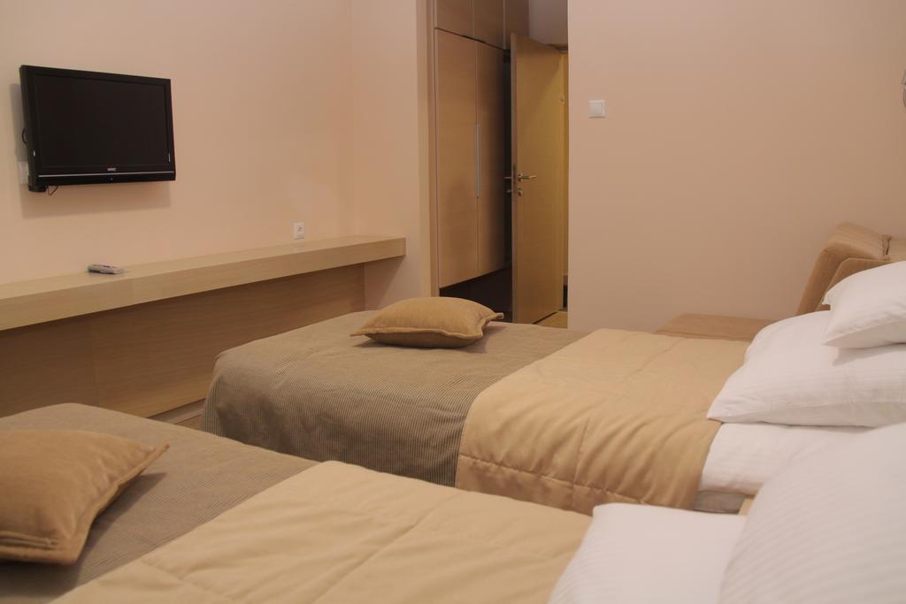 Dunav Turist Inn ซลาตีบอร์ ภายนอก รูปภาพ