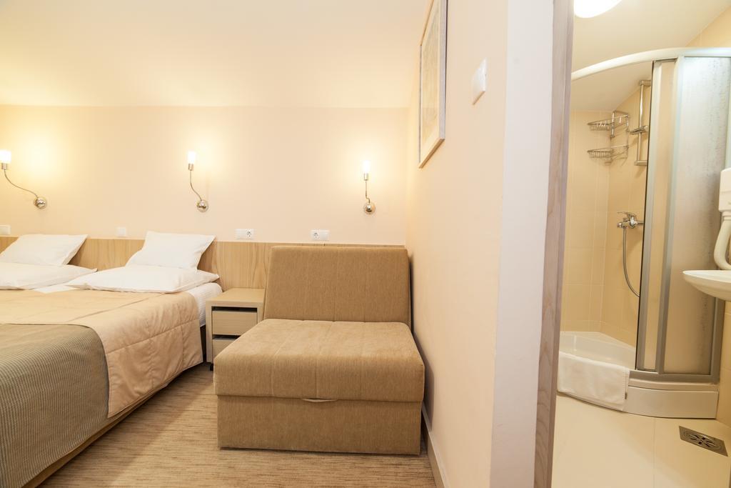 Dunav Turist Inn ซลาตีบอร์ ภายนอก รูปภาพ