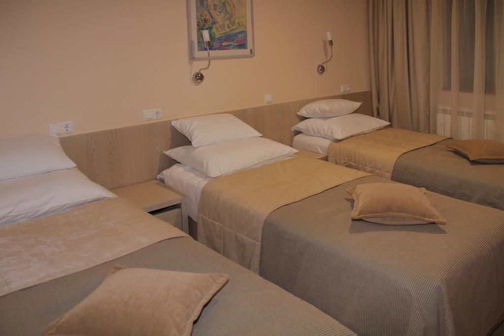 Dunav Turist Inn ซลาตีบอร์ ภายนอก รูปภาพ