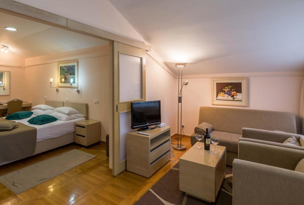 Dunav Turist Inn ซลาตีบอร์ ภายนอก รูปภาพ